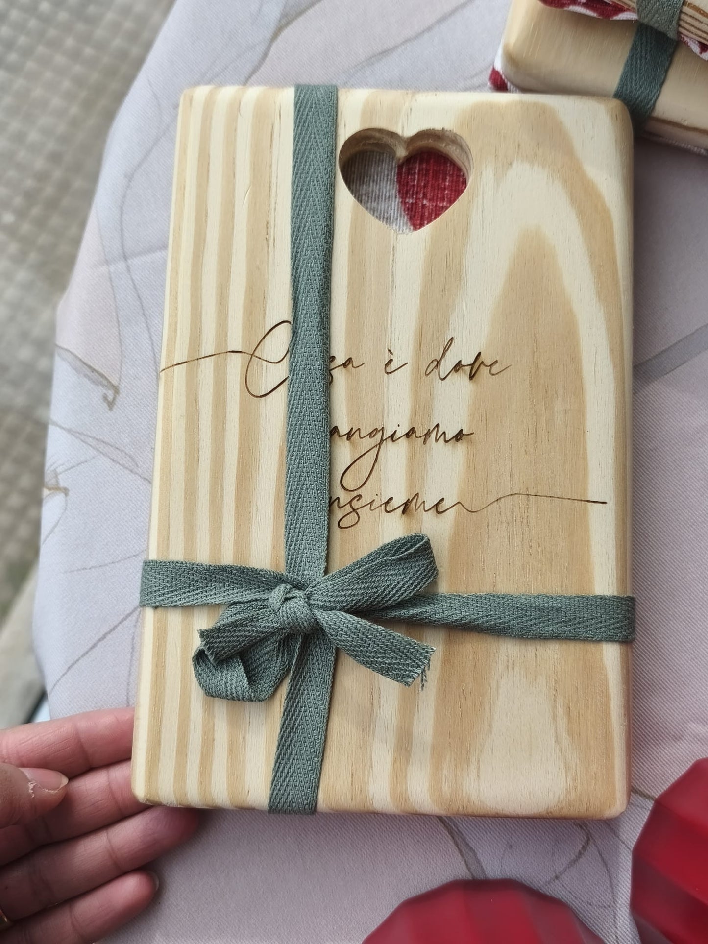 tagliere inciso + canovaccio/tovaglietta all americana+ lattiera