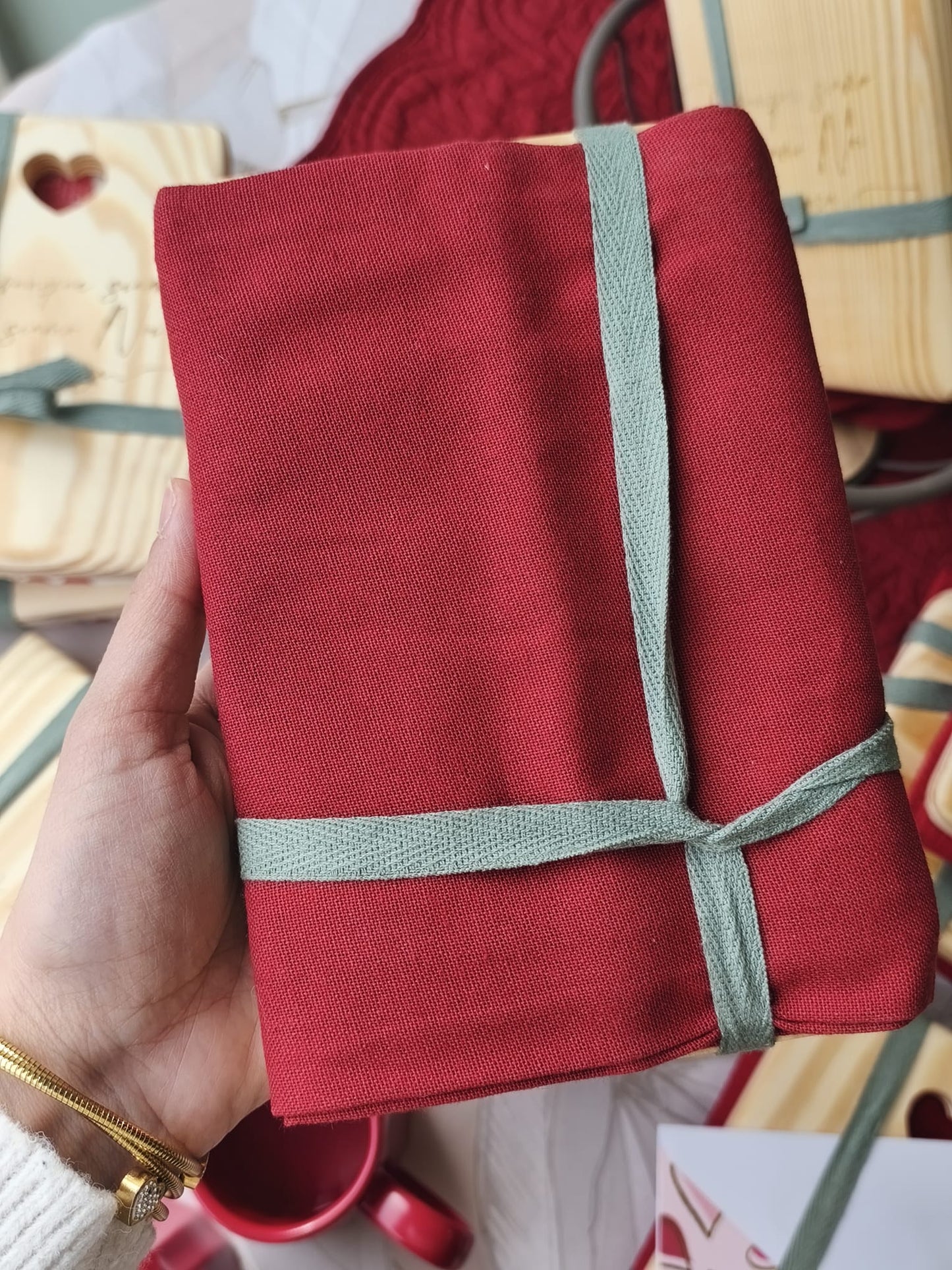 tagliere inciso + canovaccio/tovaglietta all americana+ lattiera